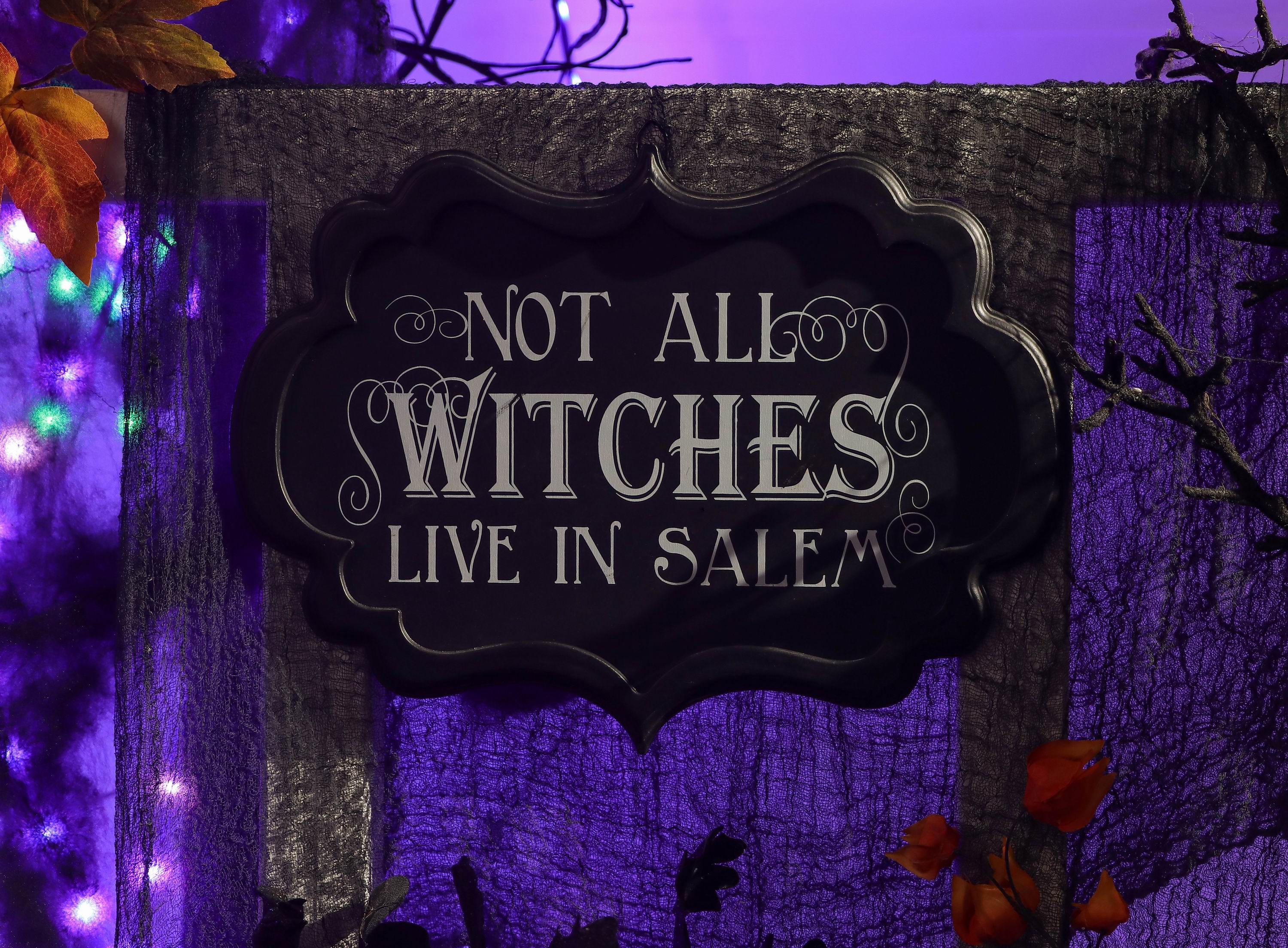 10" Halloween Signage