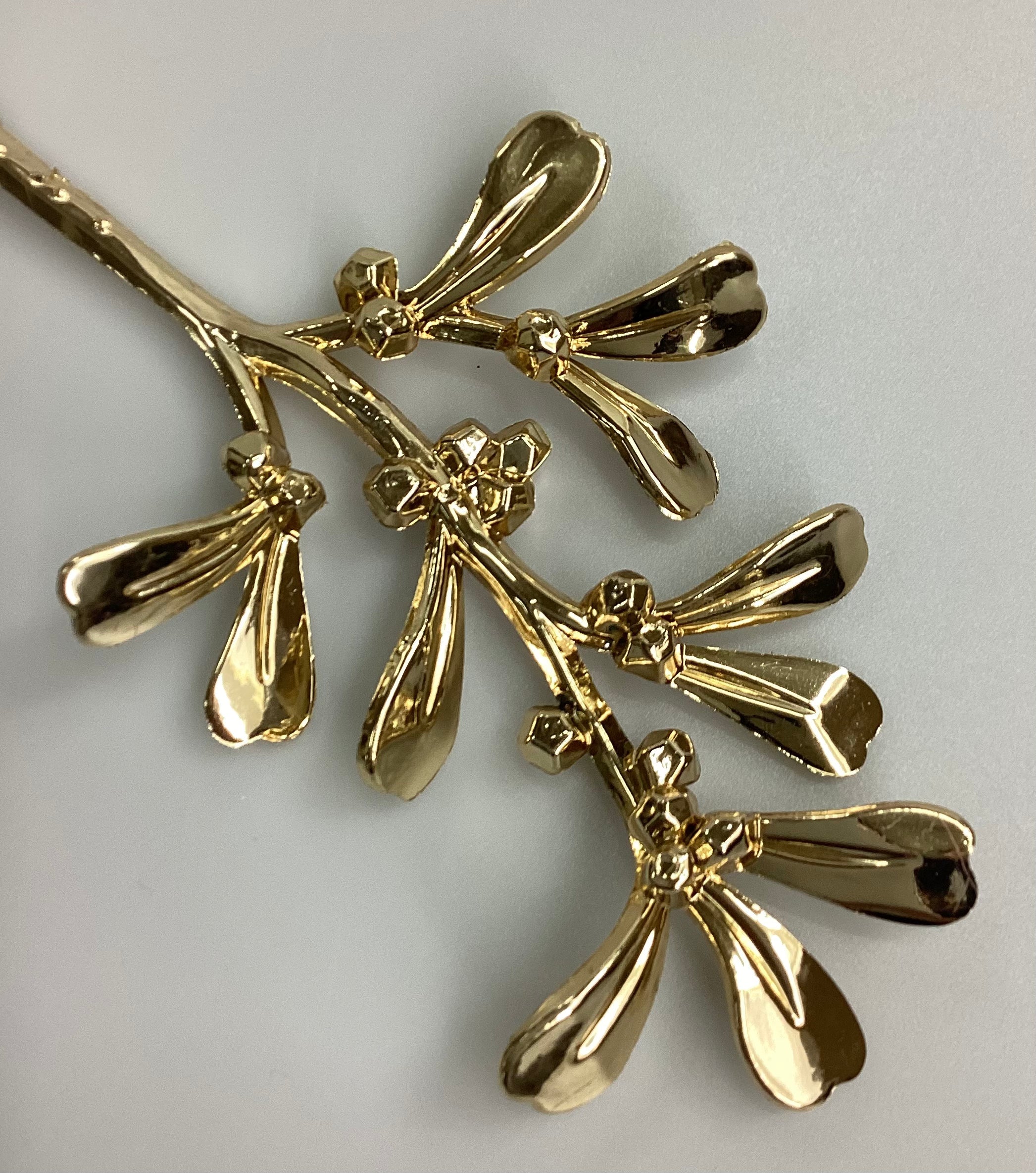 6.5" Traditional Electroplated Gold Mistletoe